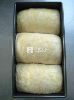 <a href=/shicai/mimian/DanNaiYou/index.html target=_blank><u>淡<a href=/shicai/mimian/NaiYou/index.html target=_blank><u>奶油</u></a></u></a>全麦<a href=/shicai/mimian/TuSi/index.html target=_blank><u>吐司</u></a>