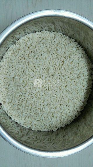 <a href=/shicai/mimian/NuoMi/index.html target=_blank><u>糯米</u></a>糍粑(<a href=/shicai/mimian/NuoMi/index.html target=_blank><u>糯米</u></a><a href=/shicai/mimian/NianGao/index.html target=_blank><u>年糕</u></a>)