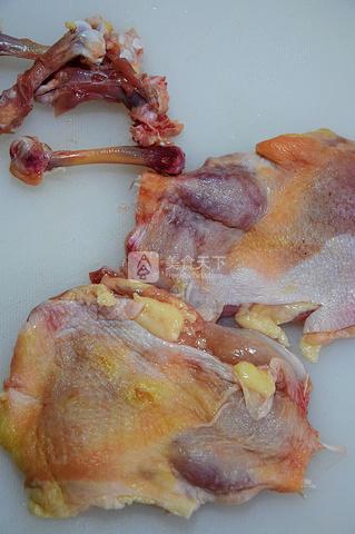 日式<a href=/shicai/rouqin/JiTui/index.html target=_blank><u>鸡腿</u></a>饭