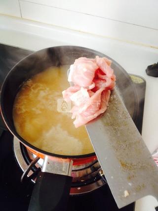 <a href=/shicai/rouqin/ZhuRou/index.html target=_blank><u>猪肉</u></a>味噌汤