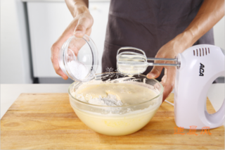 <a href=/shicai/rouqin/HuoTui/index.html target=_blank><u>火腿</u></a>香葱意式咸蛋糕