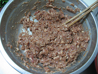 <a href=/shicai/rouqin/ZhuRou/index.html target=_blank><u>猪肉</u></a><a href=/shicai/guopin/Xing/index.html target=_blank><u>杏</u></a>鲍菇水饺