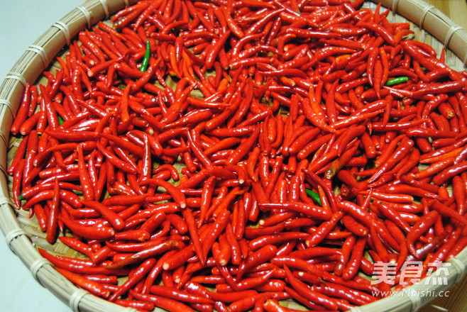 酸梅<a href=/shicai/shucai/LaJiao/index.html target=_blank><u>辣椒</u></a>酱的做法