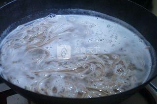 <a href=/shicai/shucai/ShanYao/index.html target=_blank><u>山药</u></a>泥<a href=/shicai/mimian/QiaoMaiMian/index.html target=_blank><u>荞麦面</u></a>