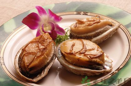 <a href=/shicai/shuichanpin/BaoYu/index.html target=_blank><u>鲍鱼</u></a>的营养价值及功效