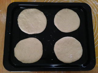 <a href=/shicai/mimian/YuMi/index.html target=_blank><u>玉米</u></a><a href=/shicai/mimian/QingDou/index.html target=_blank><u>青豆</u></a>沙拉包