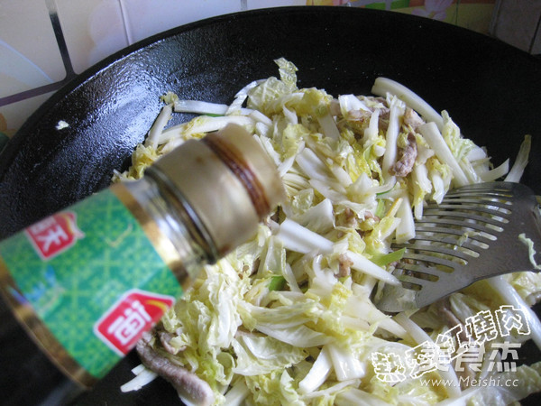 <a href=/shicai/shucai/BaiCai/index.html target=_blank><u>白菜</u></a>丝炒面的做法