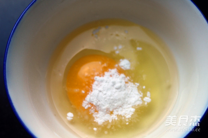 凉拌<a href=/shicai/shucai/BoCai/index.html target=_blank><u>菠菜</u></a><a href=/shicai/shucai/MuEr/index.html target=_blank><u>木耳</u></a>的做法