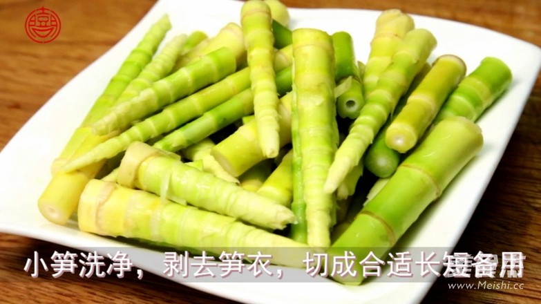 小笋烧<a href=/shicai/rouqin/PaiGu/index.html target=_blank><u>排骨</u></a>的做法