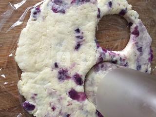 <a href=/shicai/shucai/ZiShu/index.html target=_blank><u>紫薯</u></a>司康