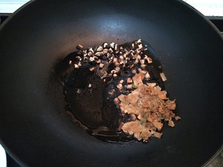 津<a href=/shicai/shucai/DongCai/index.html target=_blank><u>冬菜</u></a>烧<a href=/shicai/mimian/DouFu/index.html target=_blank><u>豆腐</u></a>