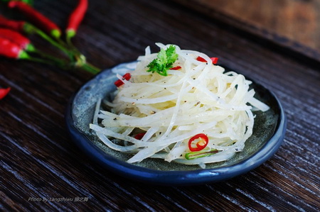 <a href=/shicai/diaoweipin/HeiHuJiao/index.html target=_blank><u>黑胡椒</u></a><a href=/shicai/shucai/TuDou/index.html target=_blank><u>土豆</u></a>丝