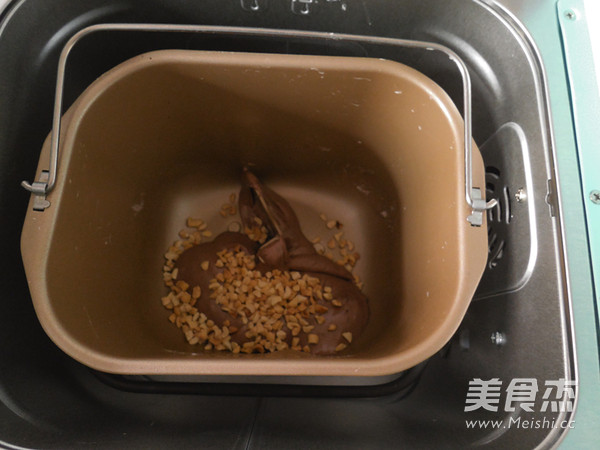 <a href=/shicai/mimian/MianBao/index.html target=_blank><u>面包</u></a>机版—可可<a href=/shicai/guopin/HuaSheng/index.html target=_blank><u>花生</u></a>牛轧糖的做法