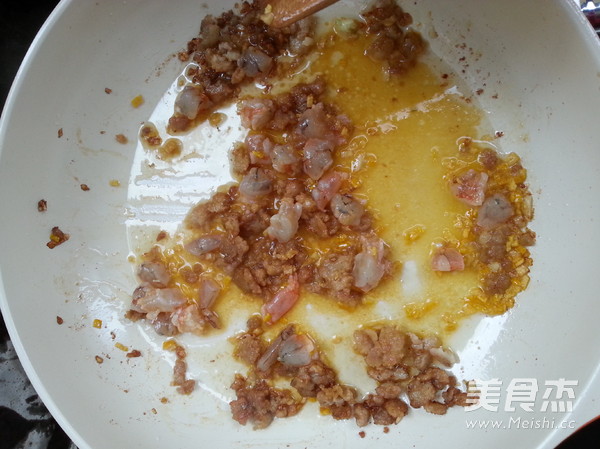桔香虾仁炒饭的做法