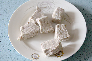 自制<a href=/shicai/rouqin/RouSong/index.html target=_blank><u>肉松</u></a>