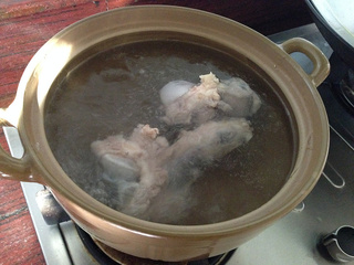 虫草花<a href=/shicai/mimian/YuMi/index.html target=_blank><u>玉米</u></a>大骨汤