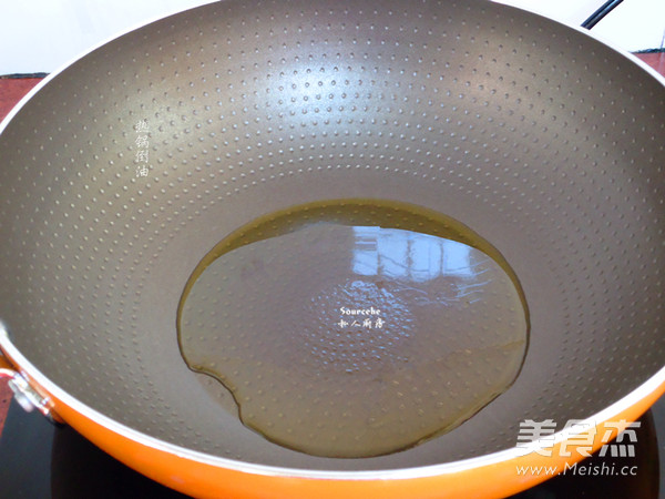 炒<a href=/shicai/mimian/NianGao/index.html target=_blank><u>年糕</u></a>的做法