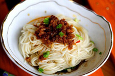 <a href=zt/zhajiangmian target=_blank><u>炸酱面的做法大全</u></a>,炸酱面怎么做,炸酱面做法