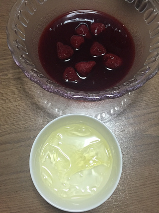 <a href=/shicai/guopin/CaoMei/index.html target=_blank><u>草莓</u></a>慕斯蛋糕