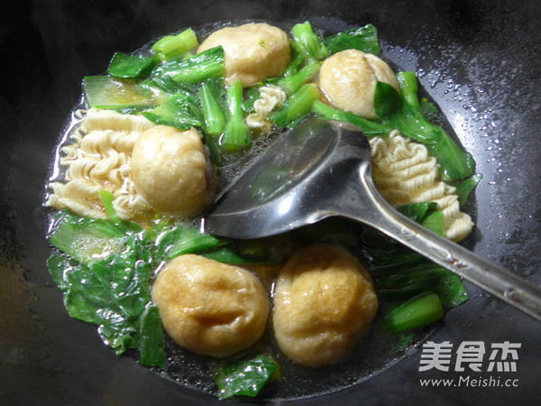 肉面筋菜芯波纹面的做法