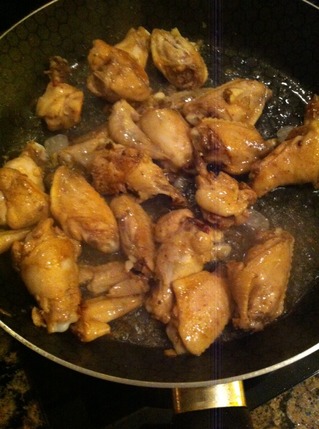 <a href=/shicai/shucai/XiangGu/index.html target=_blank><u>香菇</u></a><a href=/shicai/rouqin/JiChi/index.html target=_blank><u>鸡翅</u></a>