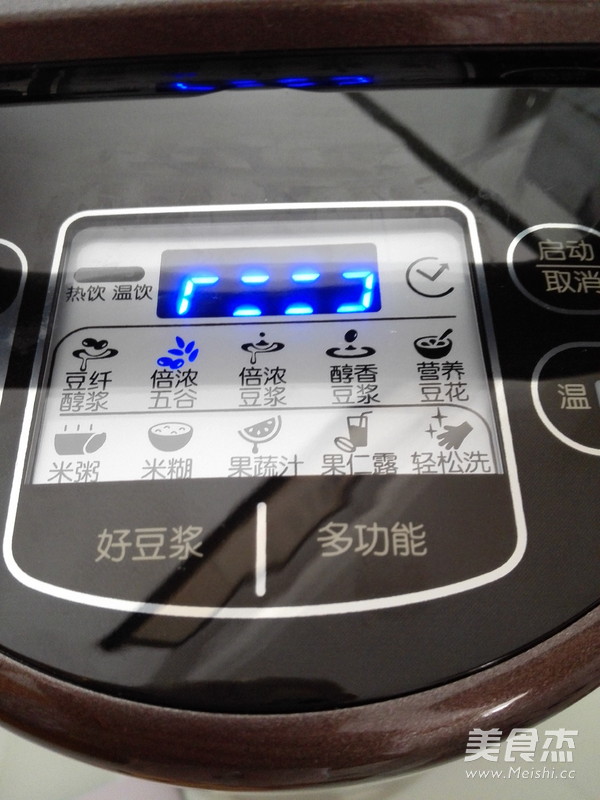 红<a href=/shicai/guopin/Zao/index.html target=_blank><u>枣</u></a><a href=/shicai/mimian/DouJiang/index.html target=_blank><u>豆浆</u></a>的做法