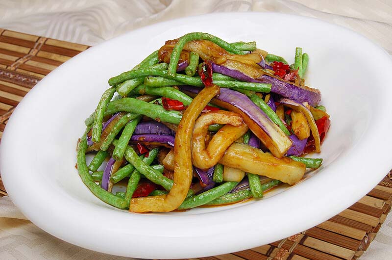 <a href=/shicai/shucai/QieZi/index.html target=_blank><u>茄子</u></a><a href=/shicai/shucai/DouJiao/index.html target=_blank><u>豆角</u></a>的做法3