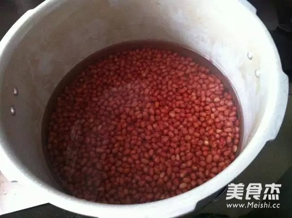 自制<a href=/shicai/mimian/HongDou/index.html target=_blank><u>红豆</u></a>沙的做法
