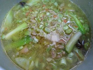 电饭煲肉末<a href=/shicai/shucai/DouJiao/index.html target=_blank><u>豆角</u></a>饭