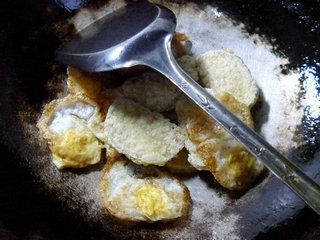 <a href=/shicai/shucai/JiuCai/index.html target=_blank><u>韭菜</u></a><a href=/shicai/rouqin/AnChunDan/index.html target=_blank><u><a href=/shicai/rouqin/AnChun/index.html target=_blank><u>鹌鹑</u></a>蛋</u></a>小素鸡