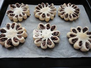 豆沙<a href=/shicai/shucai/JuHua/index.html target=_blank><u>菊花</u></a>酥