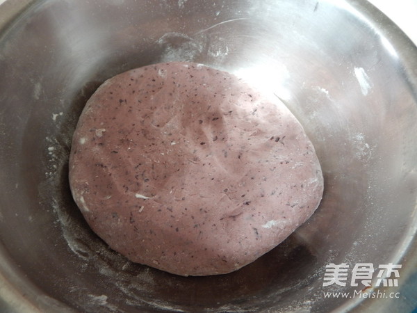 <a href=/shicai/mimian/HeiMi/index.html target=_blank><u>黑米</u></a>酒酿饼的做法