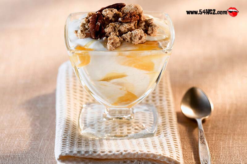 喝<a href=/shicai/mimian/SuanNai/index.html target=_blank><u>酸奶</u></a>的好处和坏处4