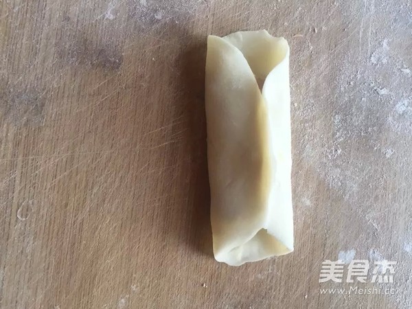 <a href=/shicai/rouqin/NiuRou/index.html target=_blank><u>牛肉</u></a><a href=/shicai/shucai/QinCai/index.html target=_blank><u>芹菜</u></a>馅锅贴的做法