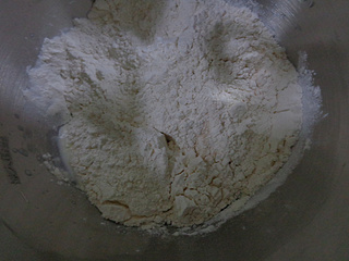 <a href=/shicai/mimian/SuanNai/index.html target=_blank><u>酸奶</u></a>乳酪<a href=/shicai/mimian/MianBao/index.html target=_blank><u>面包</u></a>