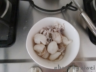 <a href=/shicai/shuichanpin/MoYu/index.html target=_blank><u>墨鱼</u></a>仔炒香芹