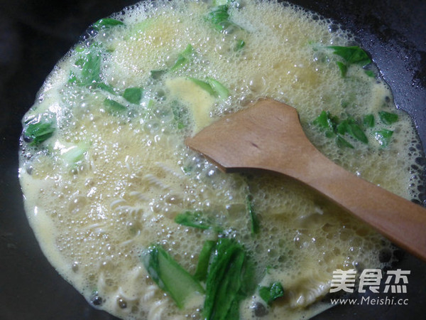 咖喱菜芯波纹面的做法