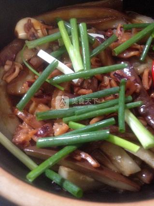 <a href=/shicai/shuichanpin/YouYu/index.html target=_blank><u>鱿鱼</u></a>干<a href=/shicai/shucai/QieZi/index.html target=_blank><u>茄子</u></a>煲