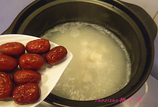 红<a href=/shicai/guopin/Zao/index.html target=_blank><u>枣</u></a>薏仁<a href=/shicai/shucai/ShanYao/index.html target=_blank><u>山药</u></a>粥