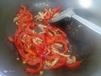 彩椒炒肉丝步骤8