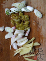 私房酸菜鱼汤煮鱼面步骤5