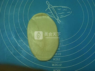 苏式咖喱<a href=/shicai/rouqin/ZhengJi/index.html target=_blank><u>鸡肉</u></a>月饼