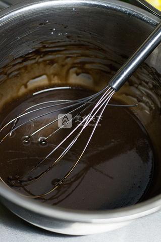 <a href=/shicai/mimian/QiaoKeLi/index.html target=_blank><u>巧克力</u></a><a href=/shicai/mimian/NaiYou/index.html target=_blank><u>奶油</u></a>蛋糕