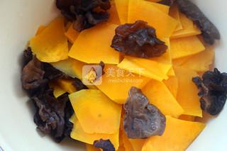 杂蔬炒<a href=/shicai/shucai/NanGua/index.html target=_blank><u>南瓜</u></a>