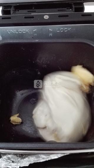 <a href=/shicai/guopin/HeiZhiMa/index.html target=_blank><u>黑<a href=/shicai/guopin/ZhiMa/index.html target=_blank><u>芝麻</u></a></u></a>土司