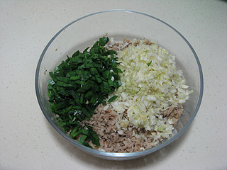 <a href=/shicai/rouqin/ZhuRou/index.html target=_blank><u>猪肉</u></a><a href=/shicai/guopin/Xing/index.html target=_blank><u>杏</u></a>鲍菇水饺