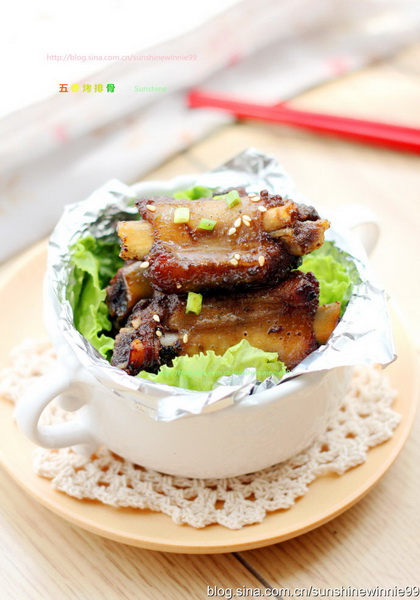 五香烤<a href=/shicai/rouqin/PaiGu/index.html target=_blank><u>排骨</u></a>的做法