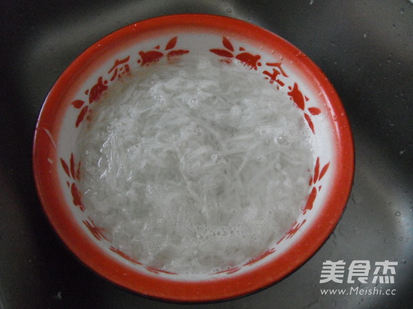 <a href=/shicai/rouqin/ZhuRou/index.html target=_blank><u>猪肉</u></a><a href=/shicai/shucai/BaiLuoBo/index.html target=_blank><u>白<a href=/shicai/shucai/LuoBo/index.html target=_blank><u>萝卜</u></a></u></a>包子馅的做法
