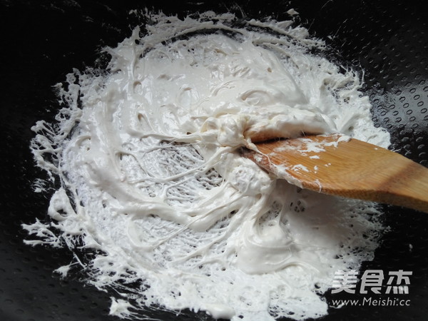 <a href=/shicai/guopin/ManYueMei/index.html target=_blank><u>蔓越莓</u></a><a href=/shicai/guopin/HuaSheng/index.html target=_blank><u>花生</u></a>牛轧糖的做法