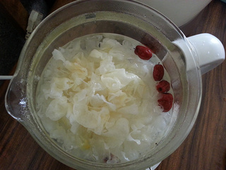 <a href=/shicai/shucai/YinEr/index.html target=_blank><u>银耳</u></a><a href=/shicai/rouqin/AnChunDan/index.html target=_blank><u><a href=/shicai/rouqin/AnChun/index.html target=_blank><u>鹌鹑</u></a>蛋</u></a>